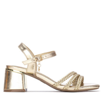 Sandalia de mujer con tacón...